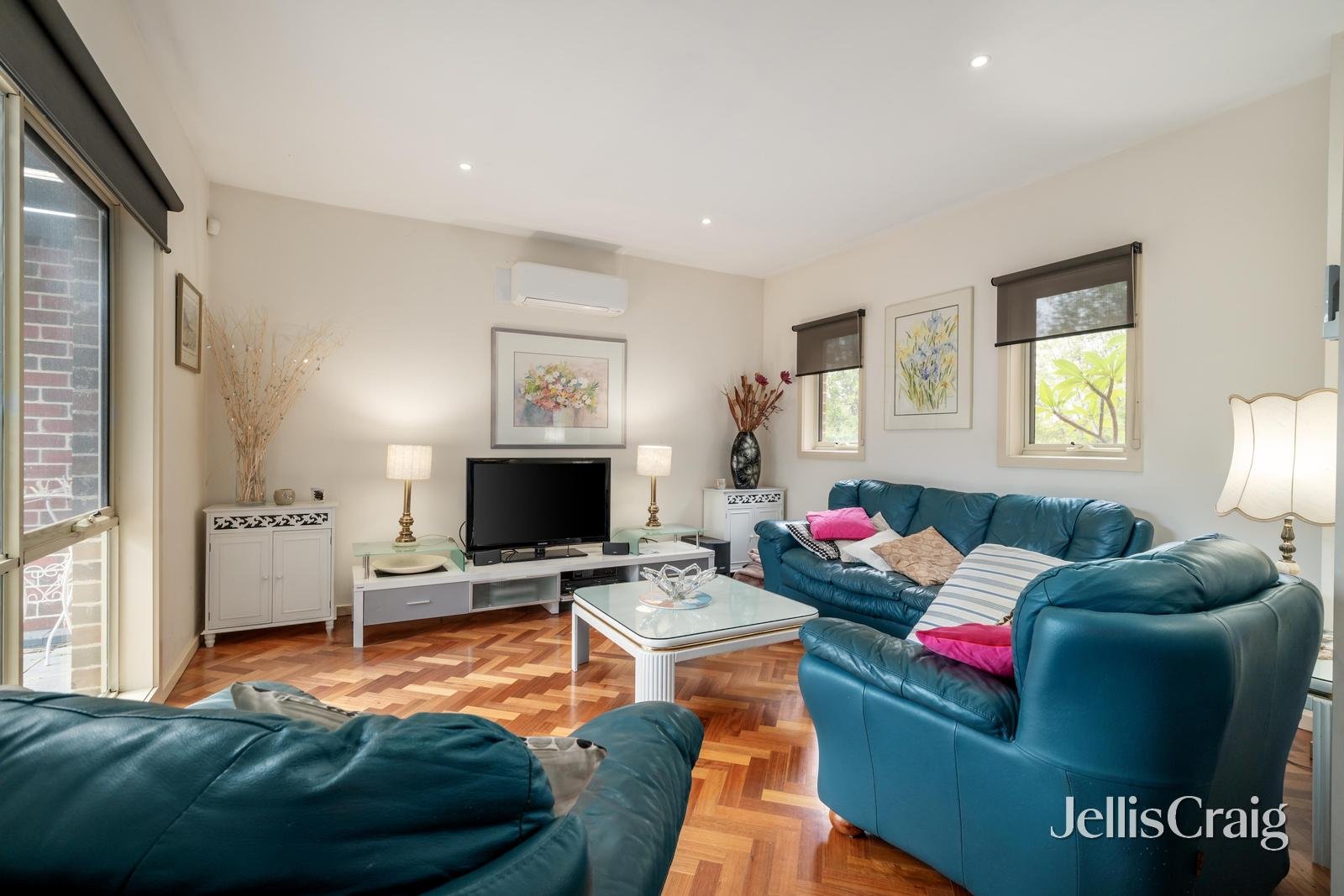 2/319 George Street, Doncaster image 3