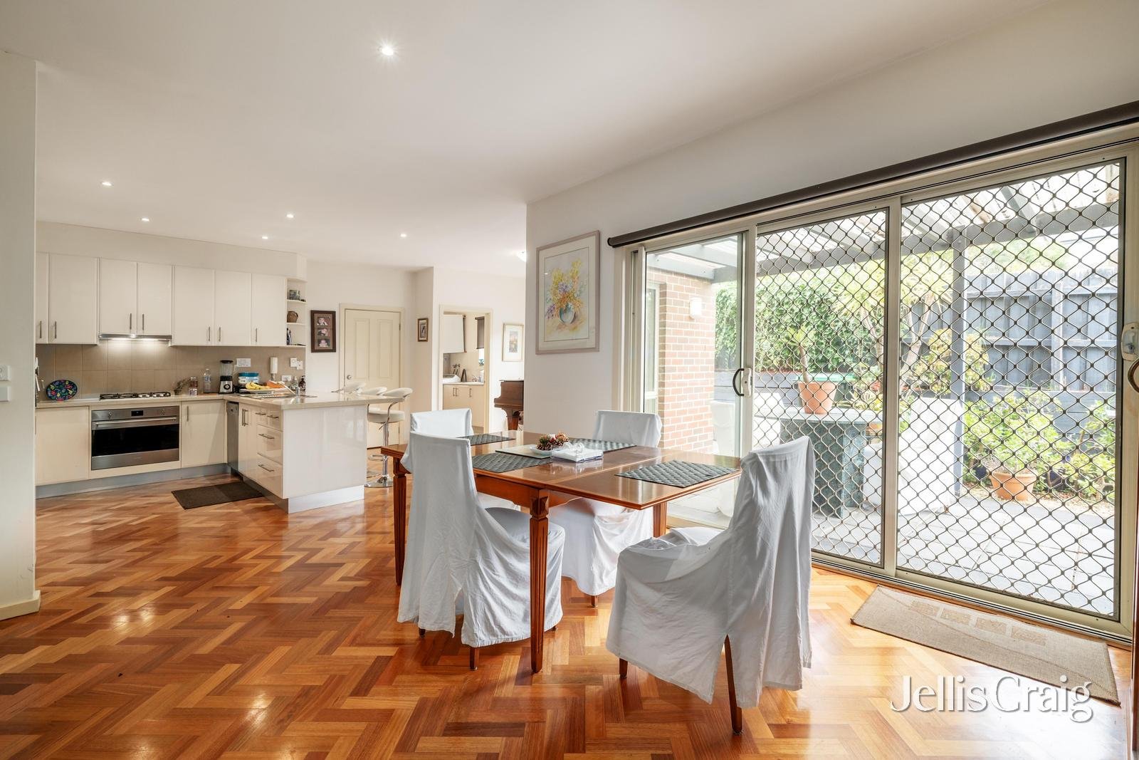 2/319 George Street, Doncaster image 4