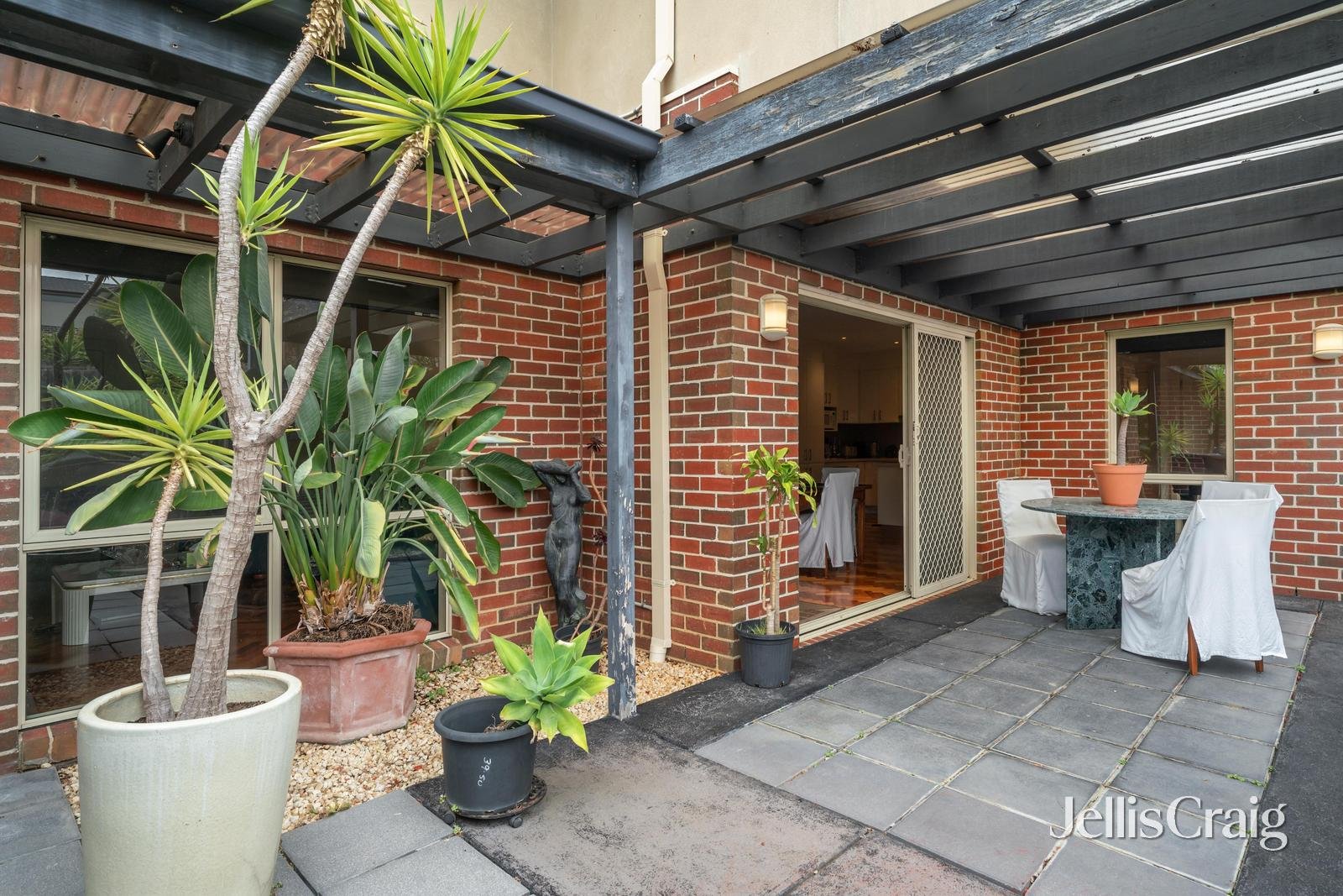 2/319 George Street, Doncaster image 8