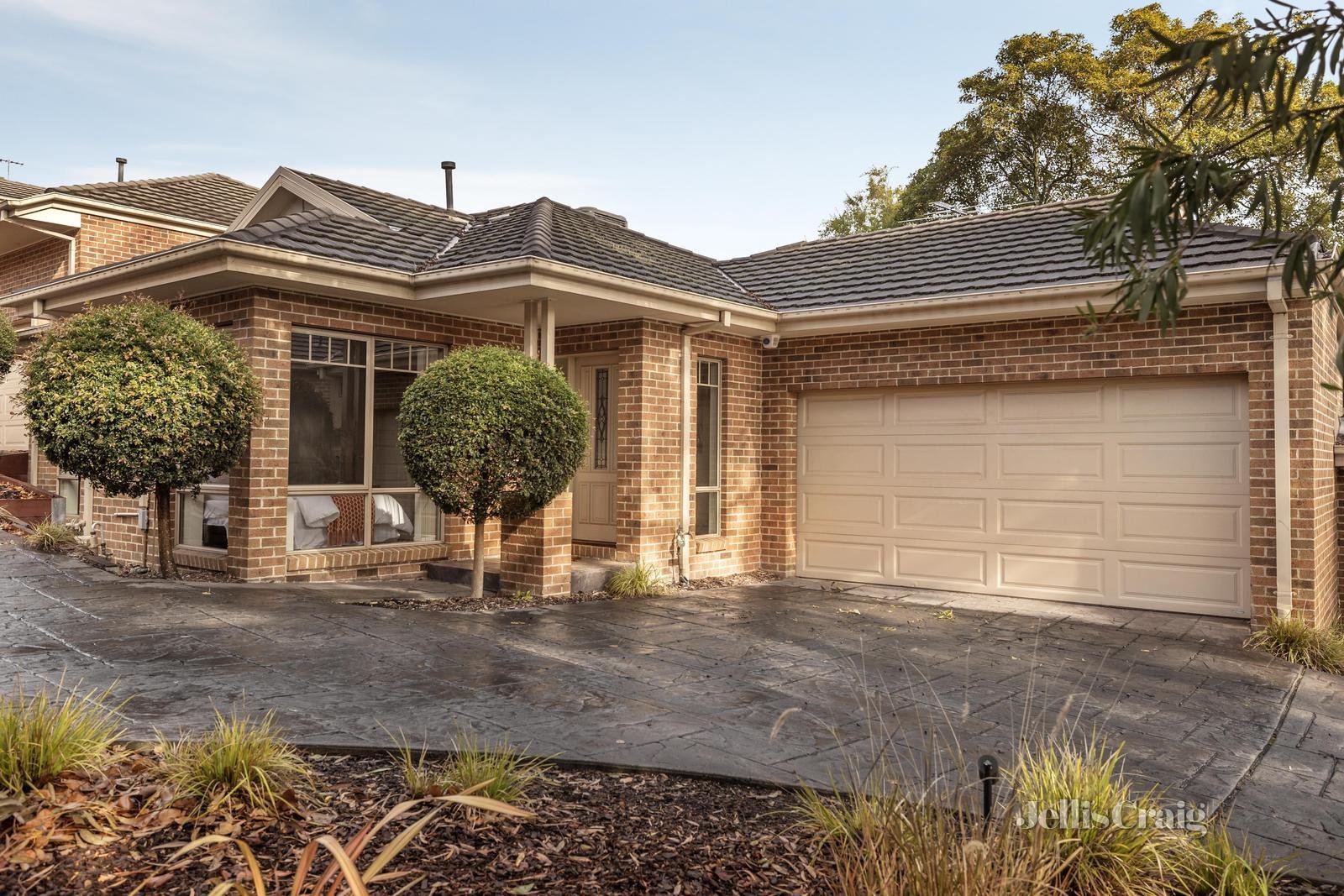 2/32-34 Burnett Street, Mitcham image 1