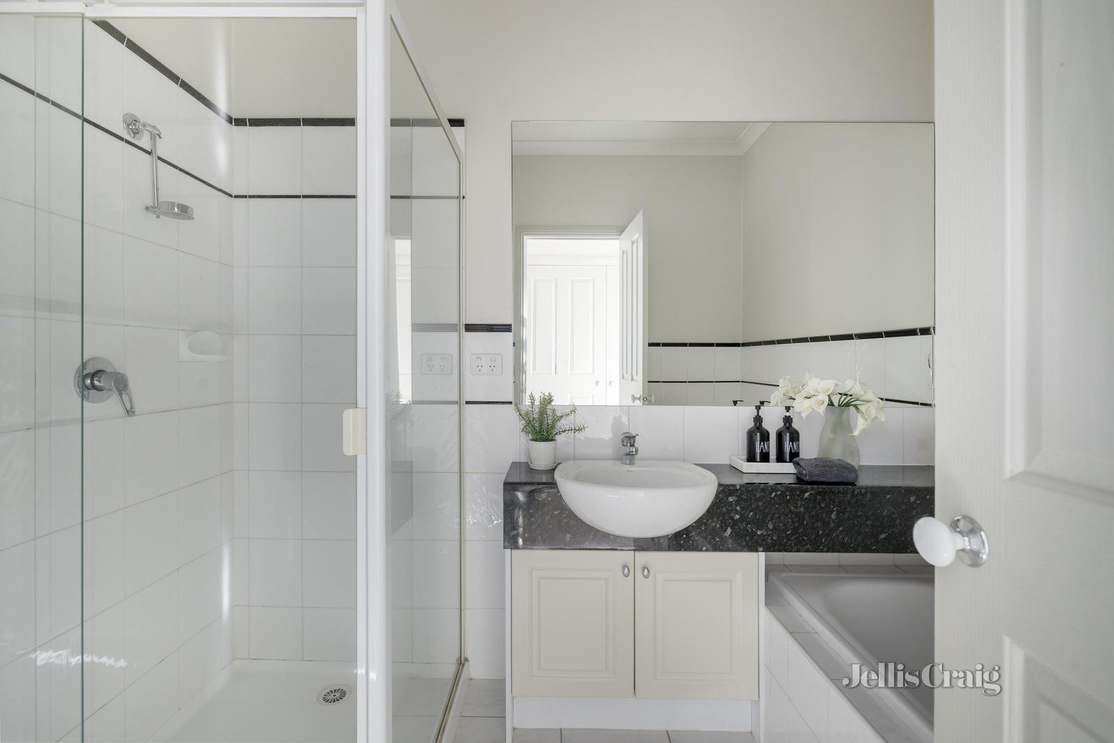 2/32-34 Burnett Street, Mitcham image 6