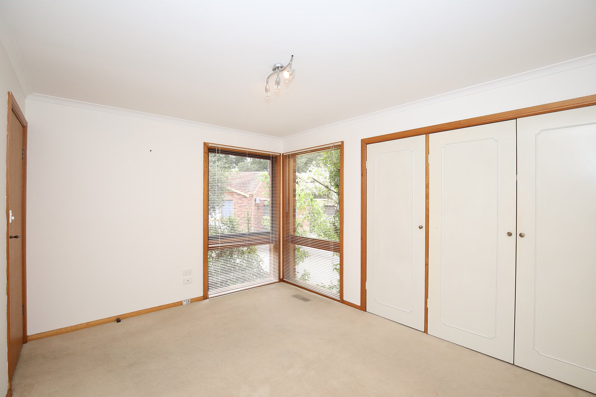 2/32 Ballamore Crescent, Doncaster image 5