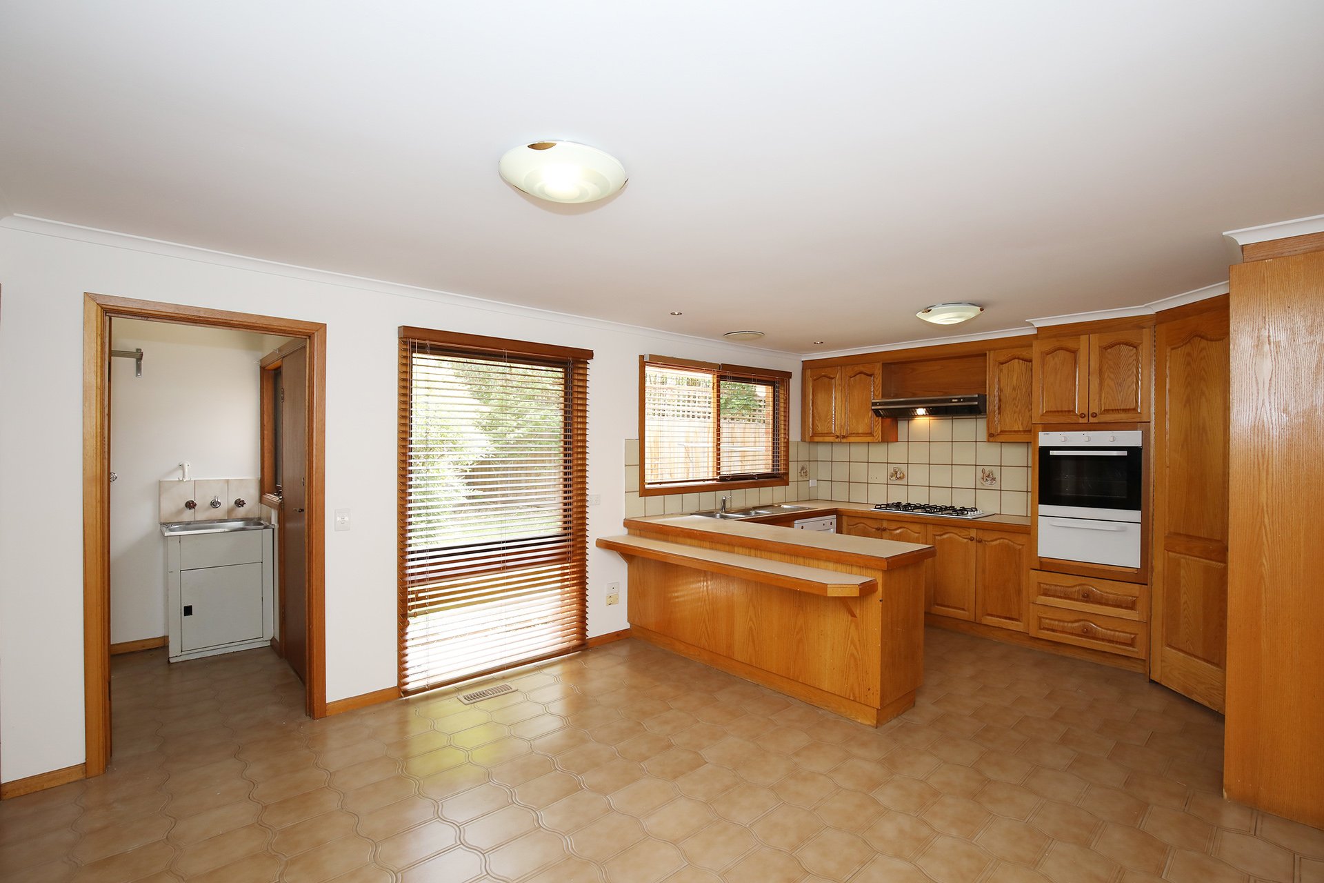2/32 Ballamore Crescent, Doncaster image 2