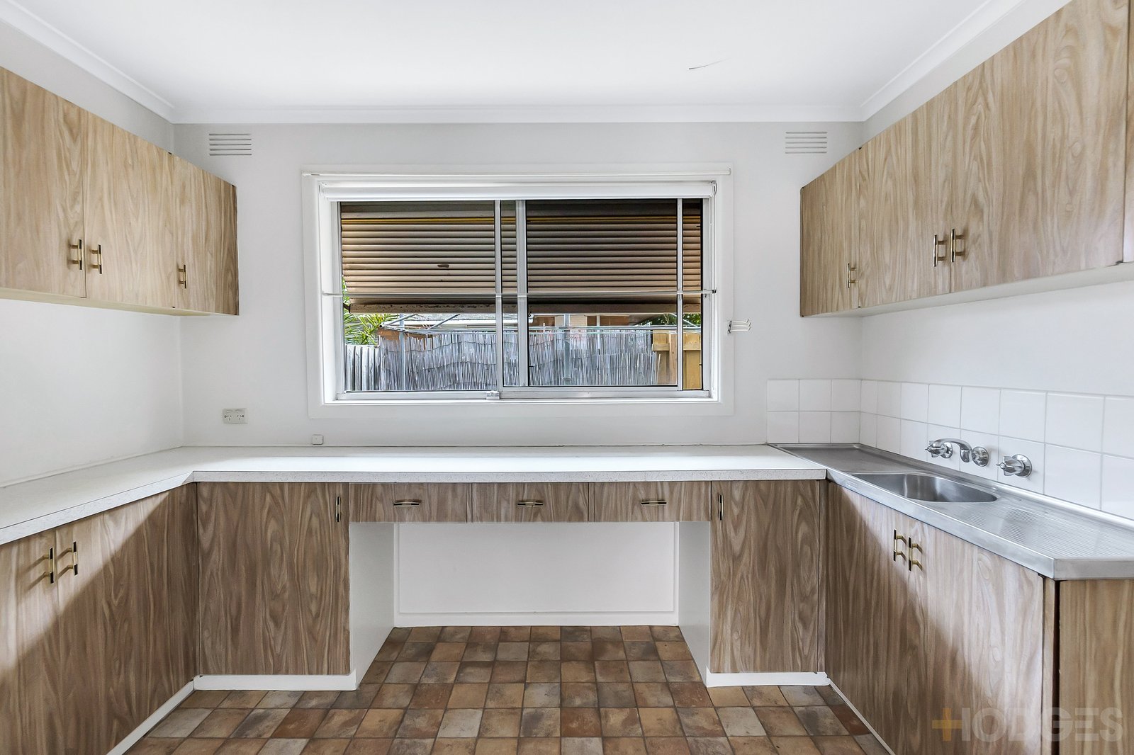 2 / 32 Collins Street Mentone