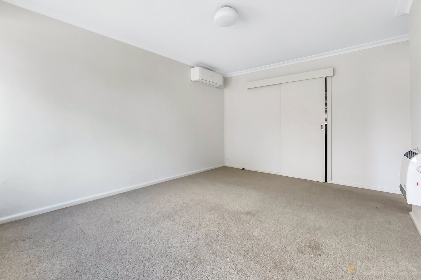 2 / 32 Collins Street Mentone