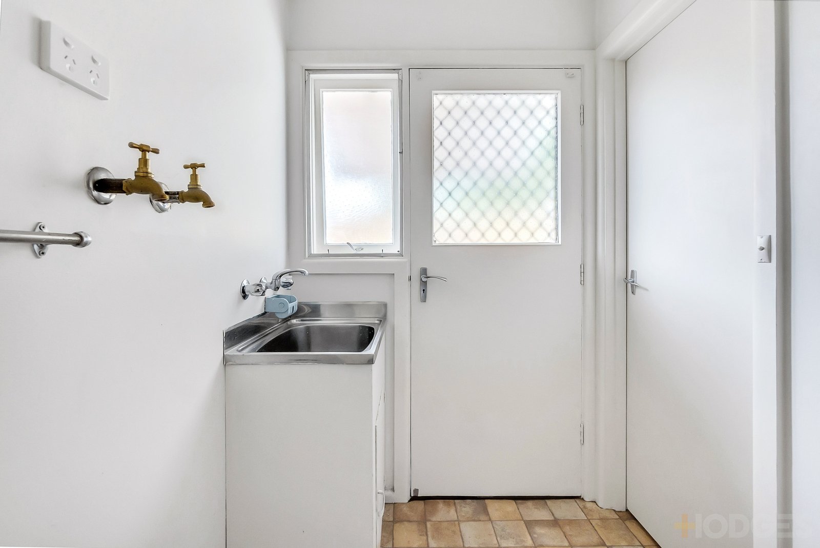 2 / 32 Collins Street Mentone