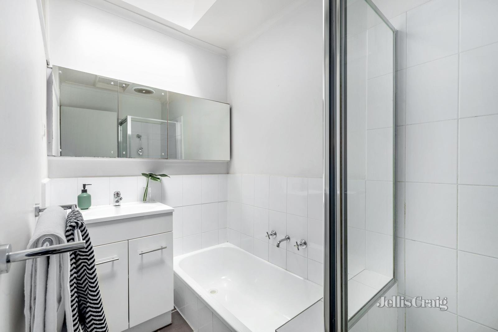 2/32 Judd Street, Camberwell image 4