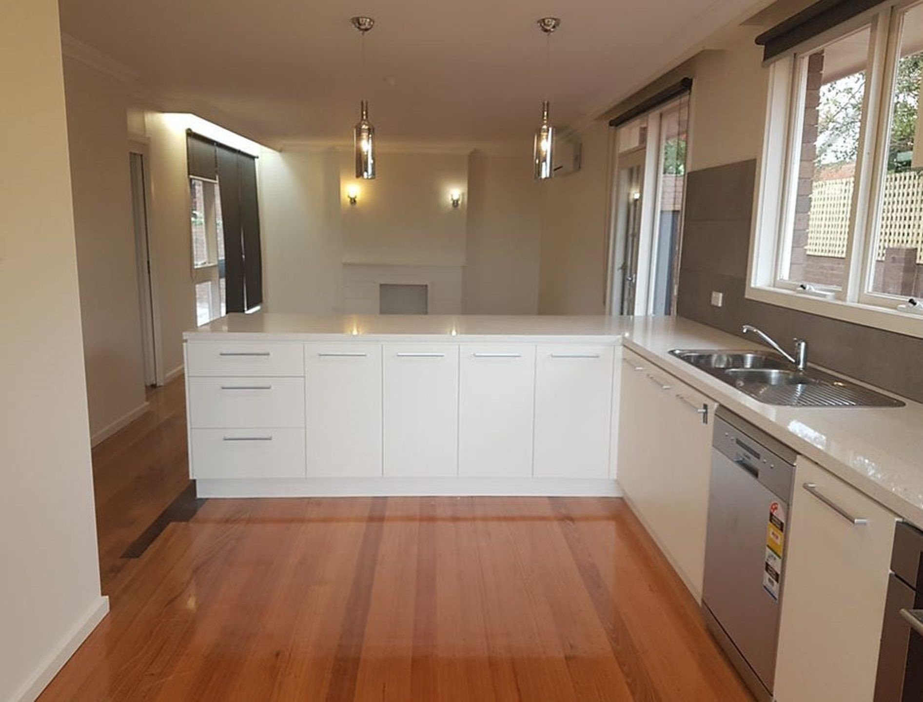 2/32 Kent Road, Surrey Hills image 3