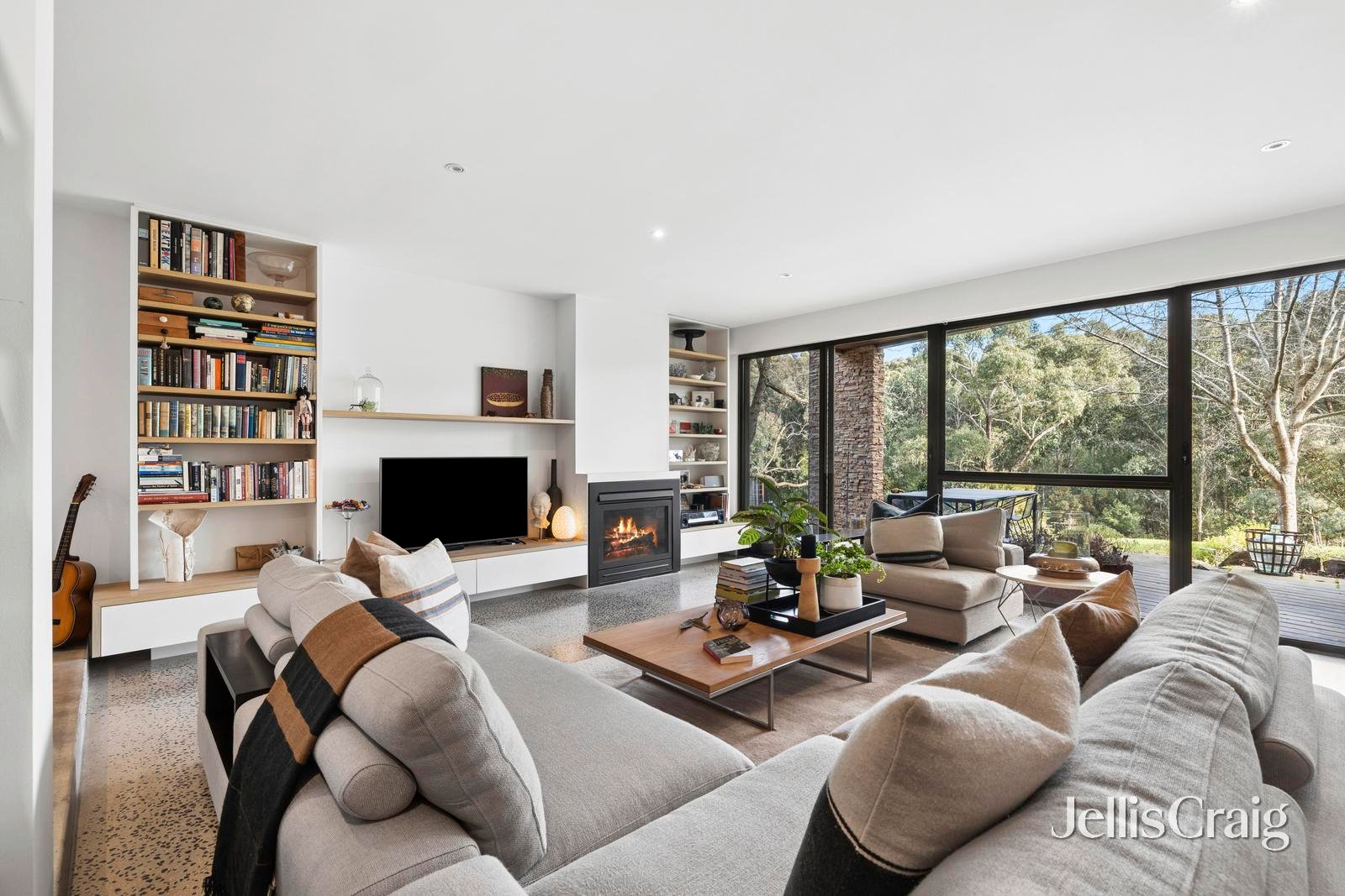 2/32 King Street, Daylesford image 1