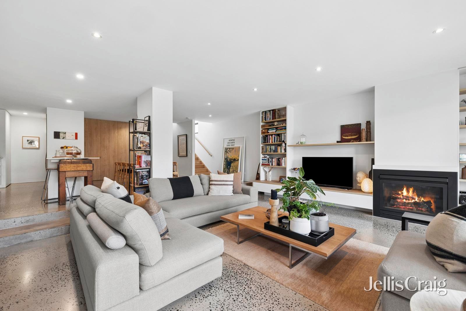 2/32 King Street, Daylesford image 2