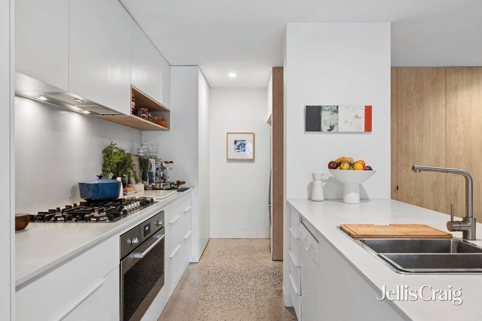 2/32 King Street, Daylesford image 4