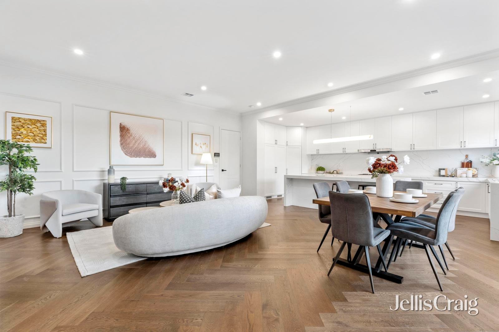 2/32 Malabar Road, Blackburn image 3