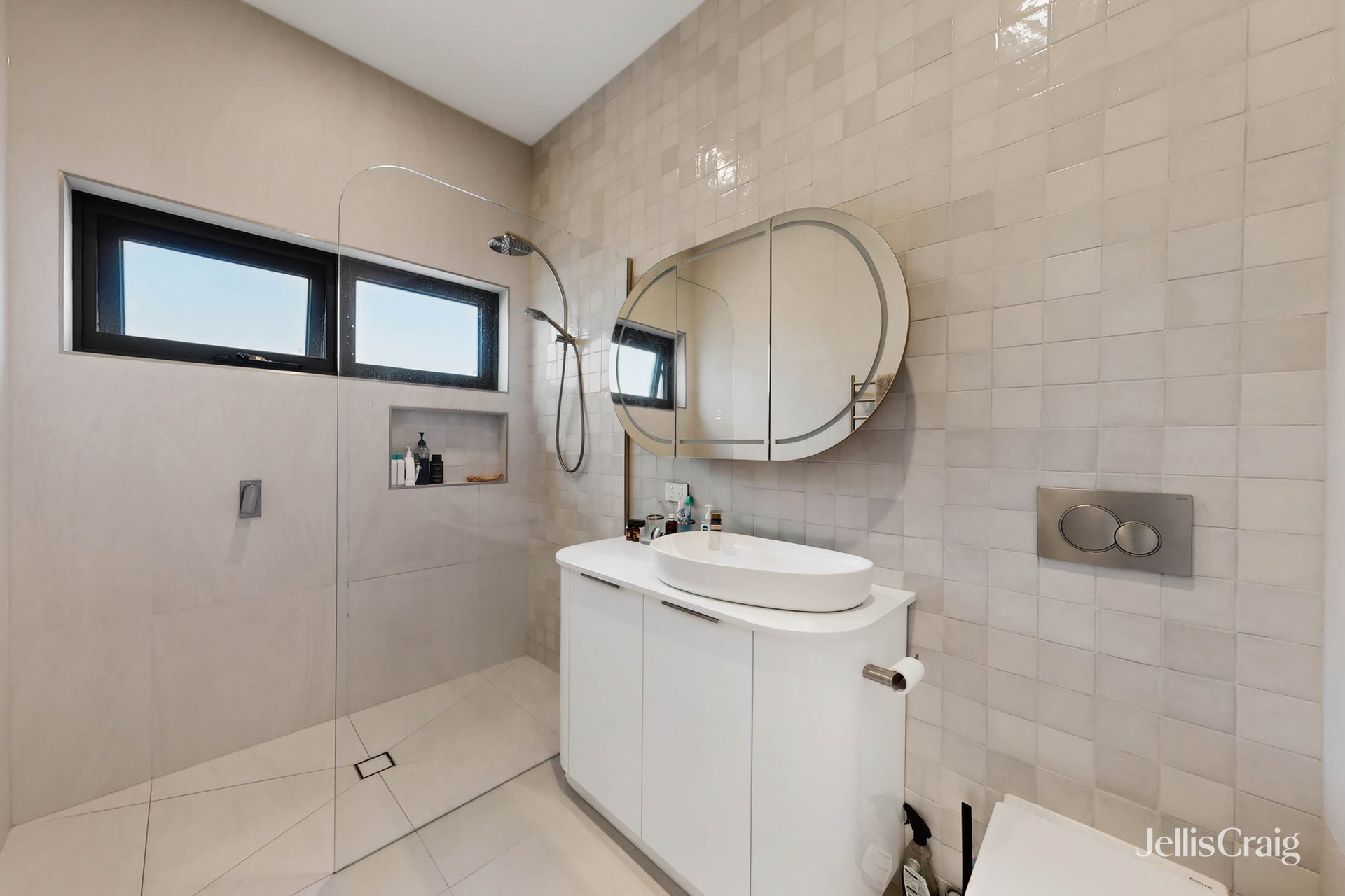 232 Napier Street, Strathmore image 13