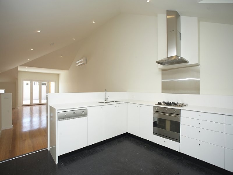 2/32 Princes Street, Williamstown image 2