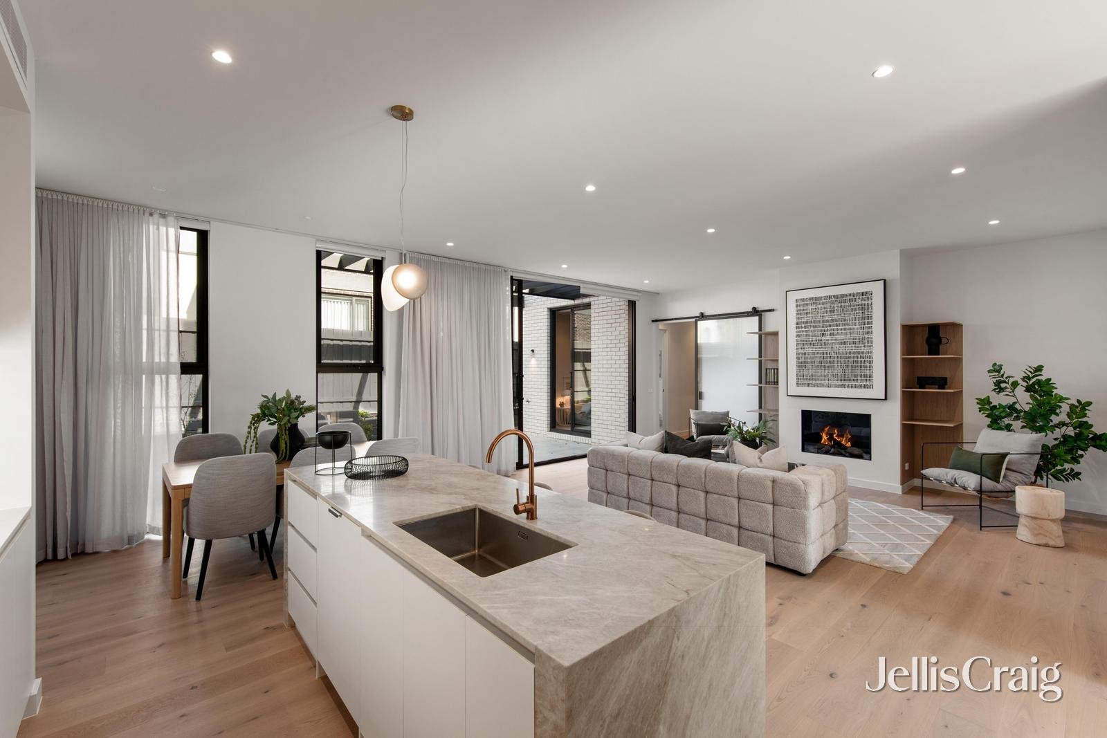 2/32 Relowe Crescent, Balwyn image 3