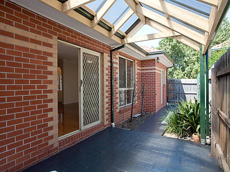 2/32 Severn Street, Yarraville image 3