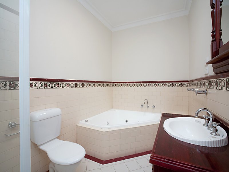 2/32 Severn Street, Yarraville image 6