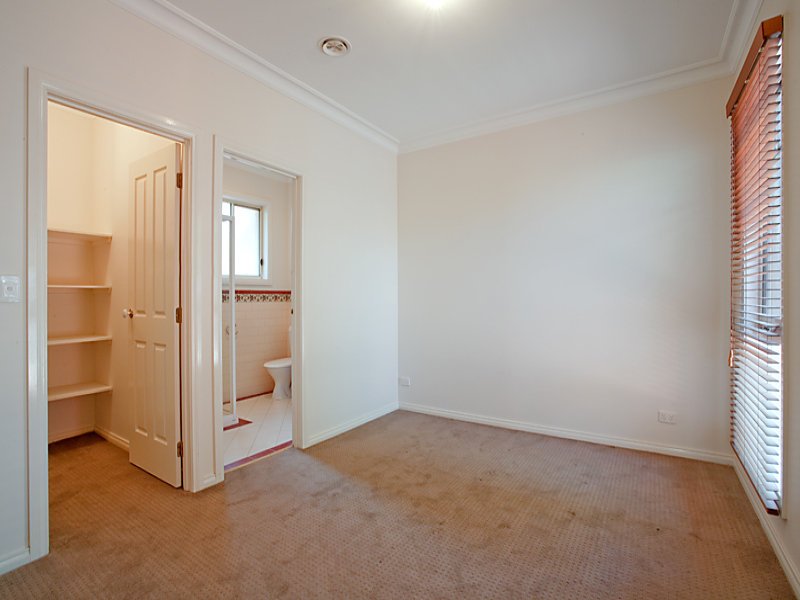 2/32 Severn Street, Yarraville image 7