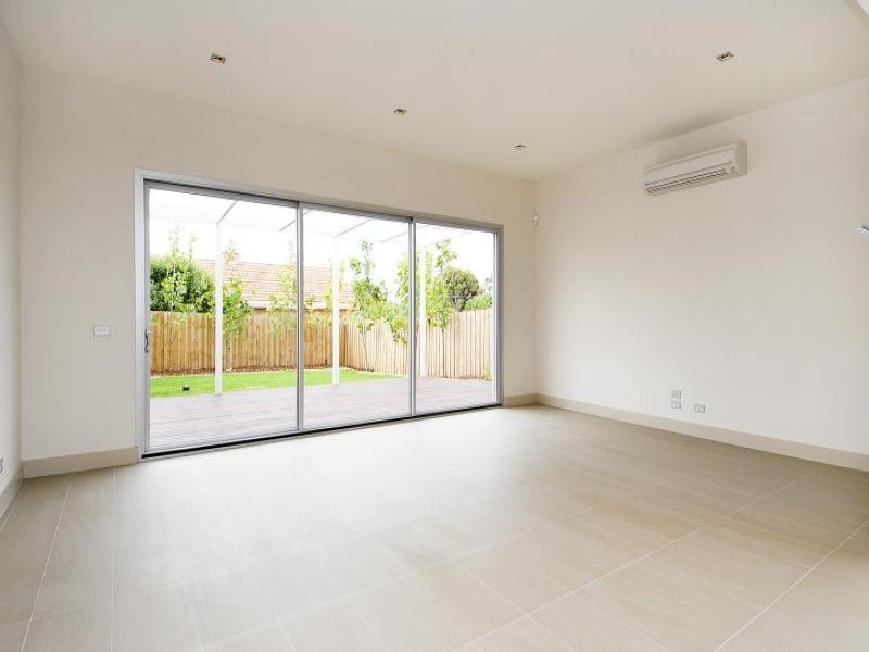 2/32 Upper Skene Street, Newtown image 3