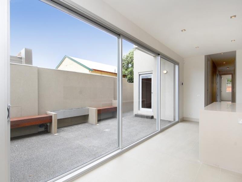 2/32 Upper Skene Street, Newtown image 4