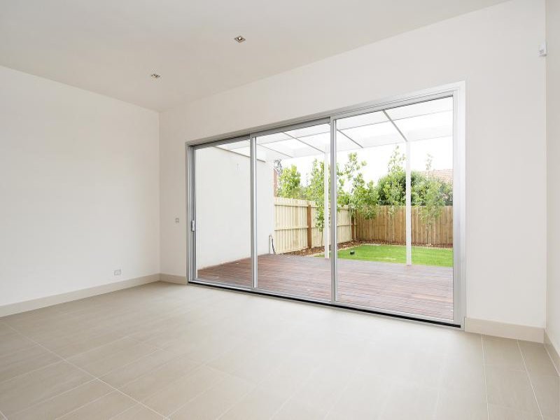2/32 Upper Skene Street, Newtown image 5
