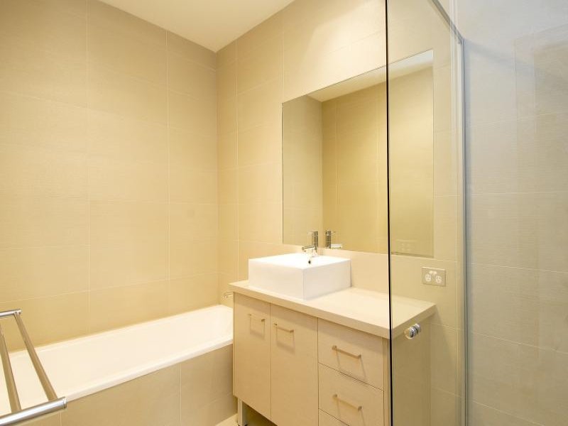 2/32 Upper Skene Street, Newtown image 9