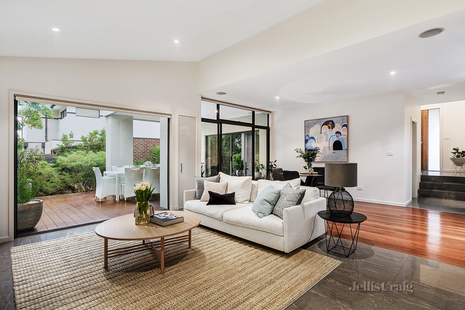 2/32 View Hill Road, Balwyn North image 2