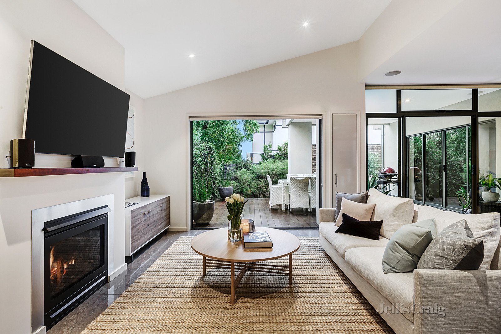 2/32 View Hill Road, Balwyn North image 3