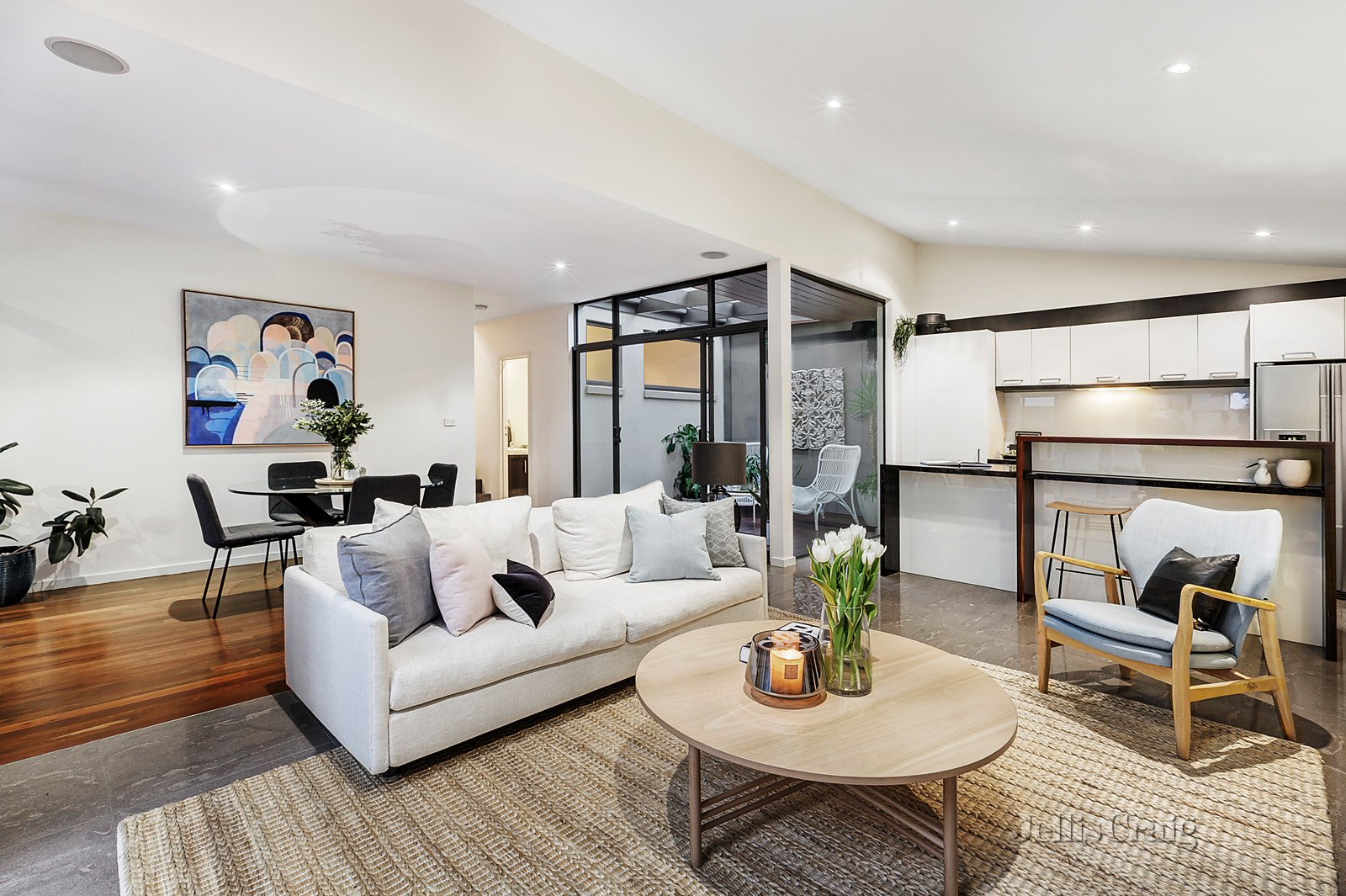 2/32 View Hill Road, Balwyn North image 5