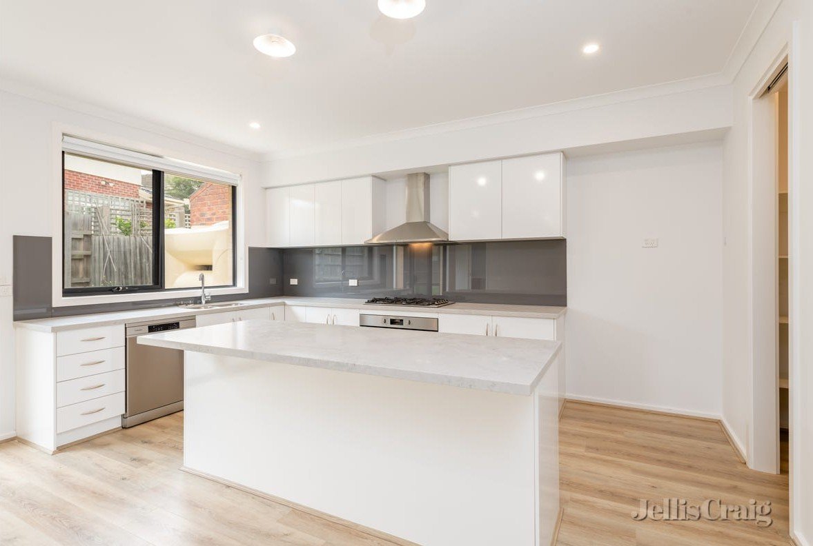 2/322 Highbury Road, Mount&nbsp;Waverley image 1