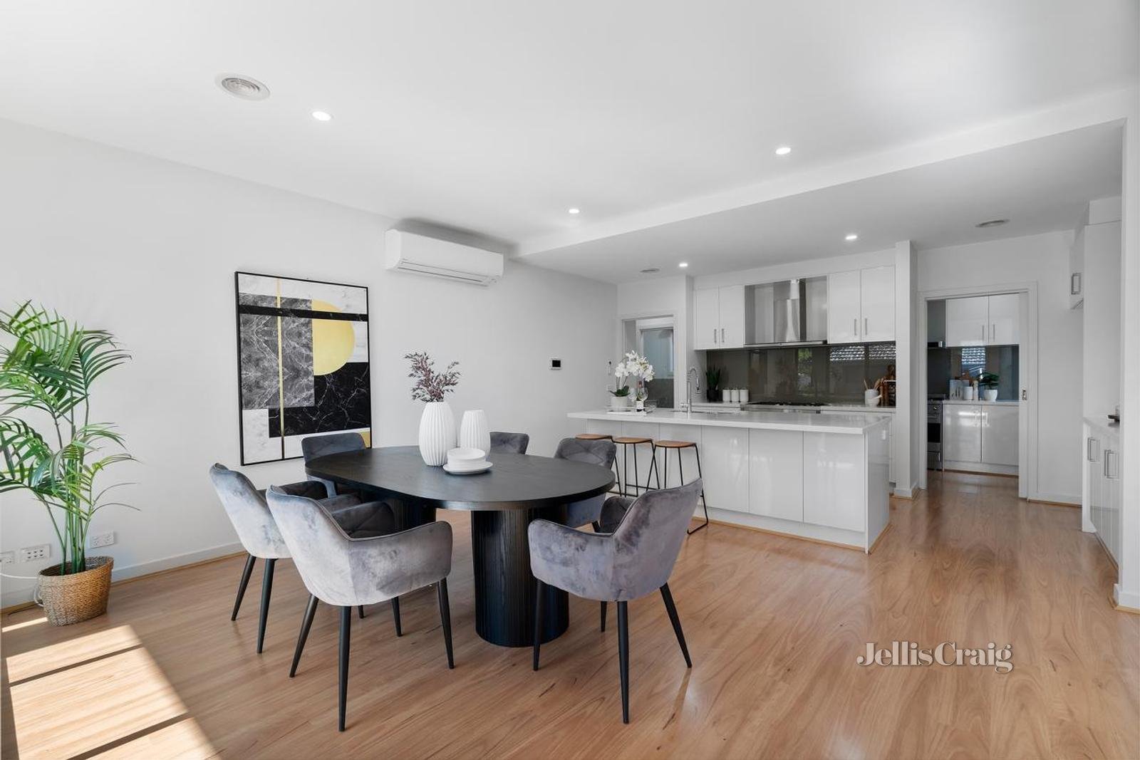 2/322 Waverley Road, Mount Waverley image 3
