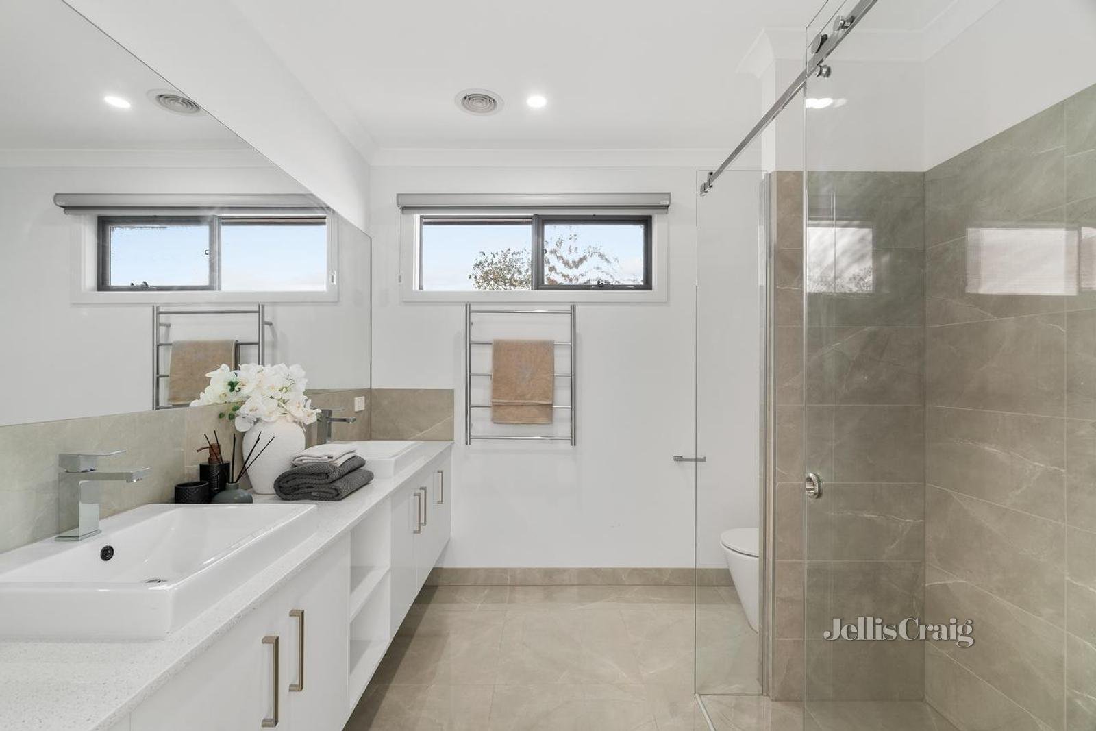 2/322 Waverley Road, Mount Waverley image 7
