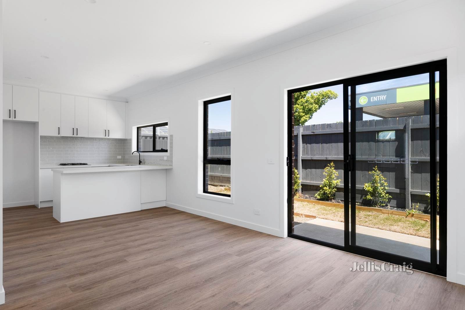 2/33 Beech Street, Whittlesea image 3