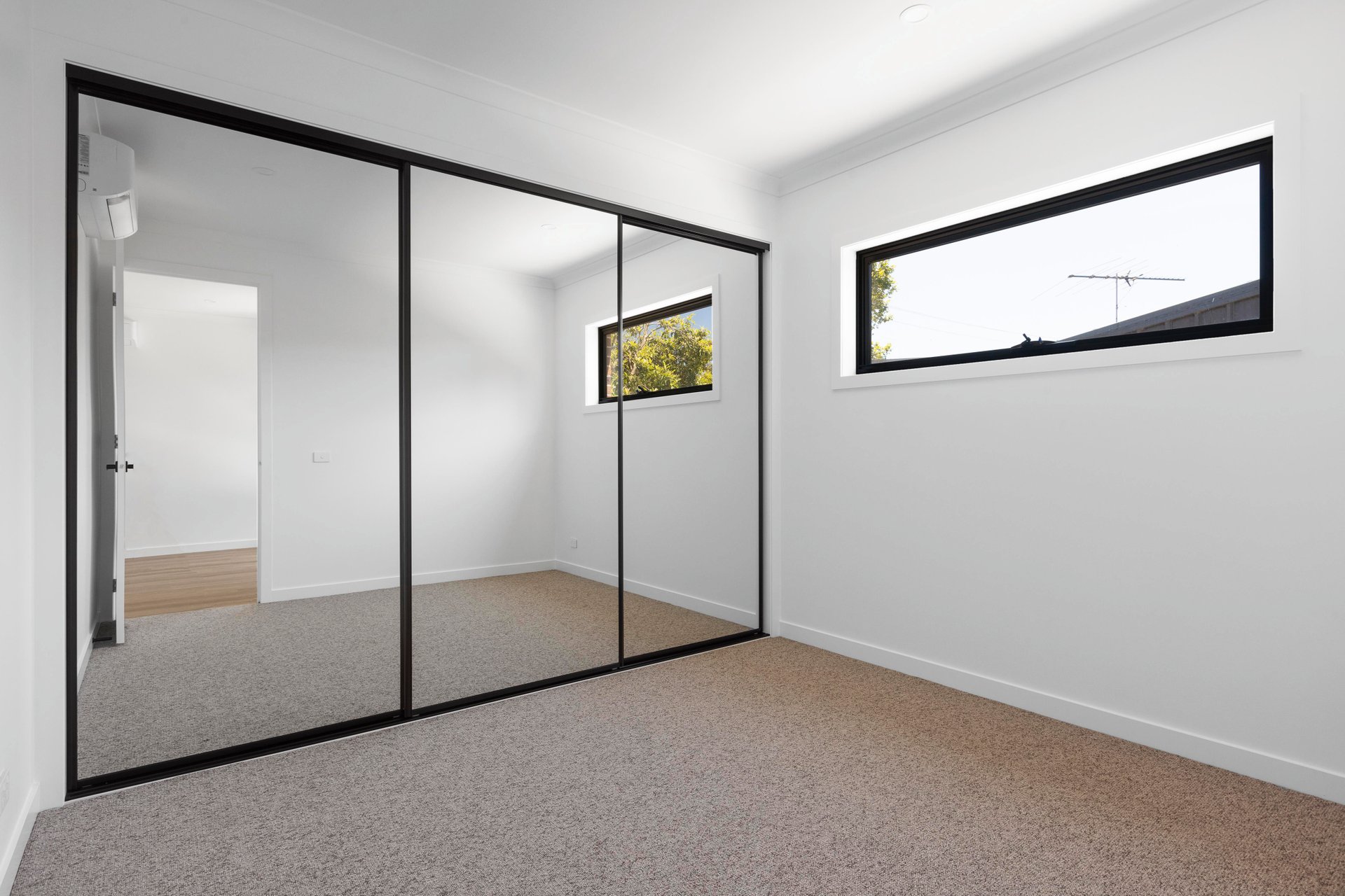2/33 Beech Street, Whittlesea image 2