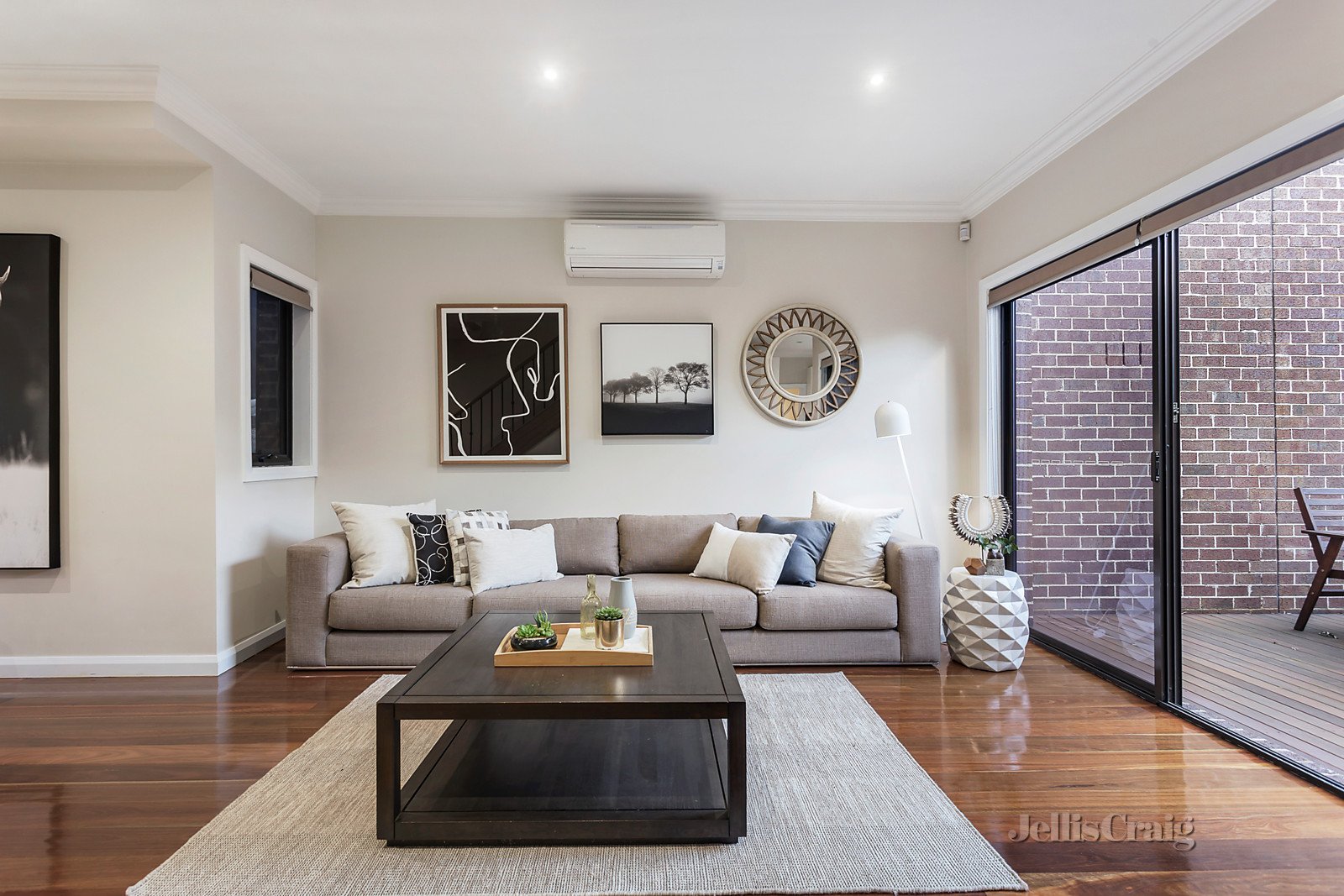 2/33 Blackburn Road, Doncaster East image 2