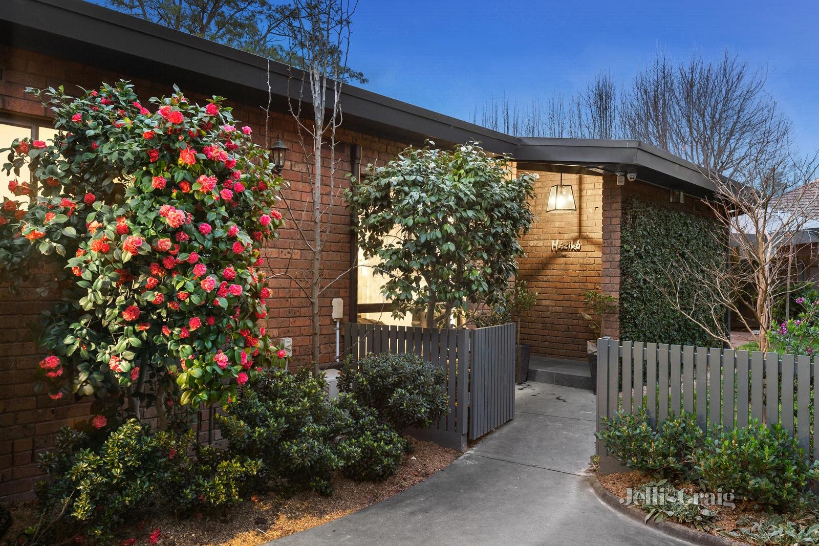 2/33 Chestnut Street, Surrey Hills image 2