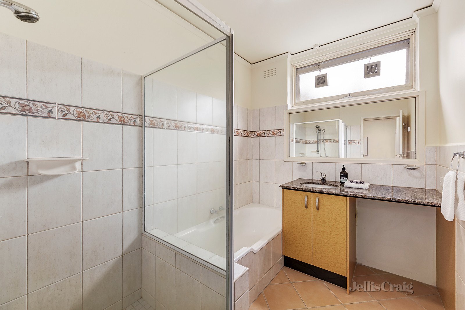2/33 Gordon Street, Balwyn image 6
