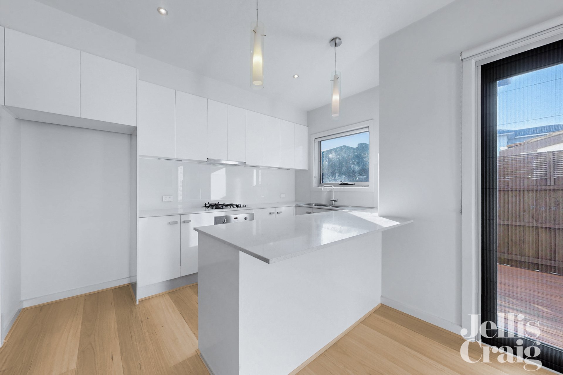 2/33 Graham Avenue, Mckinnon image 2