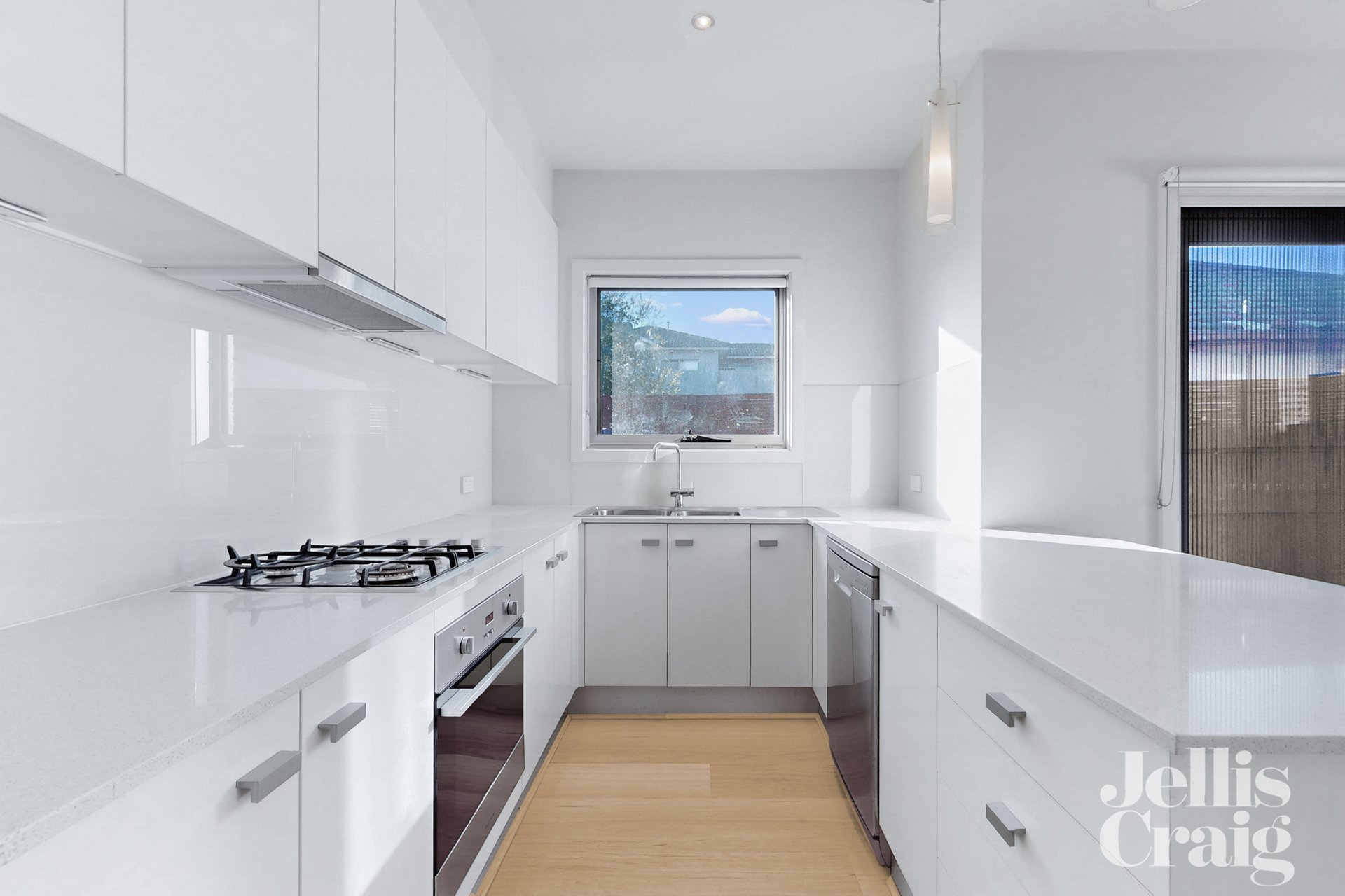 2/33 Graham Avenue, Mckinnon image 3