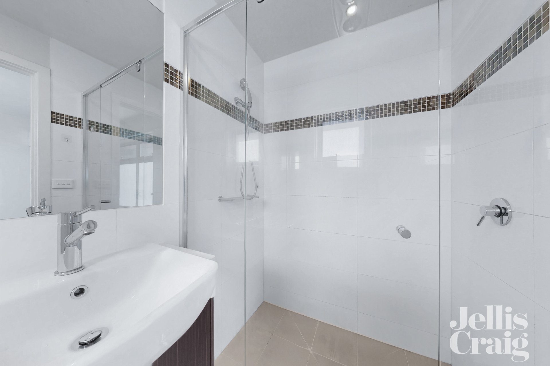 2/33 Graham Avenue, Mckinnon image 9