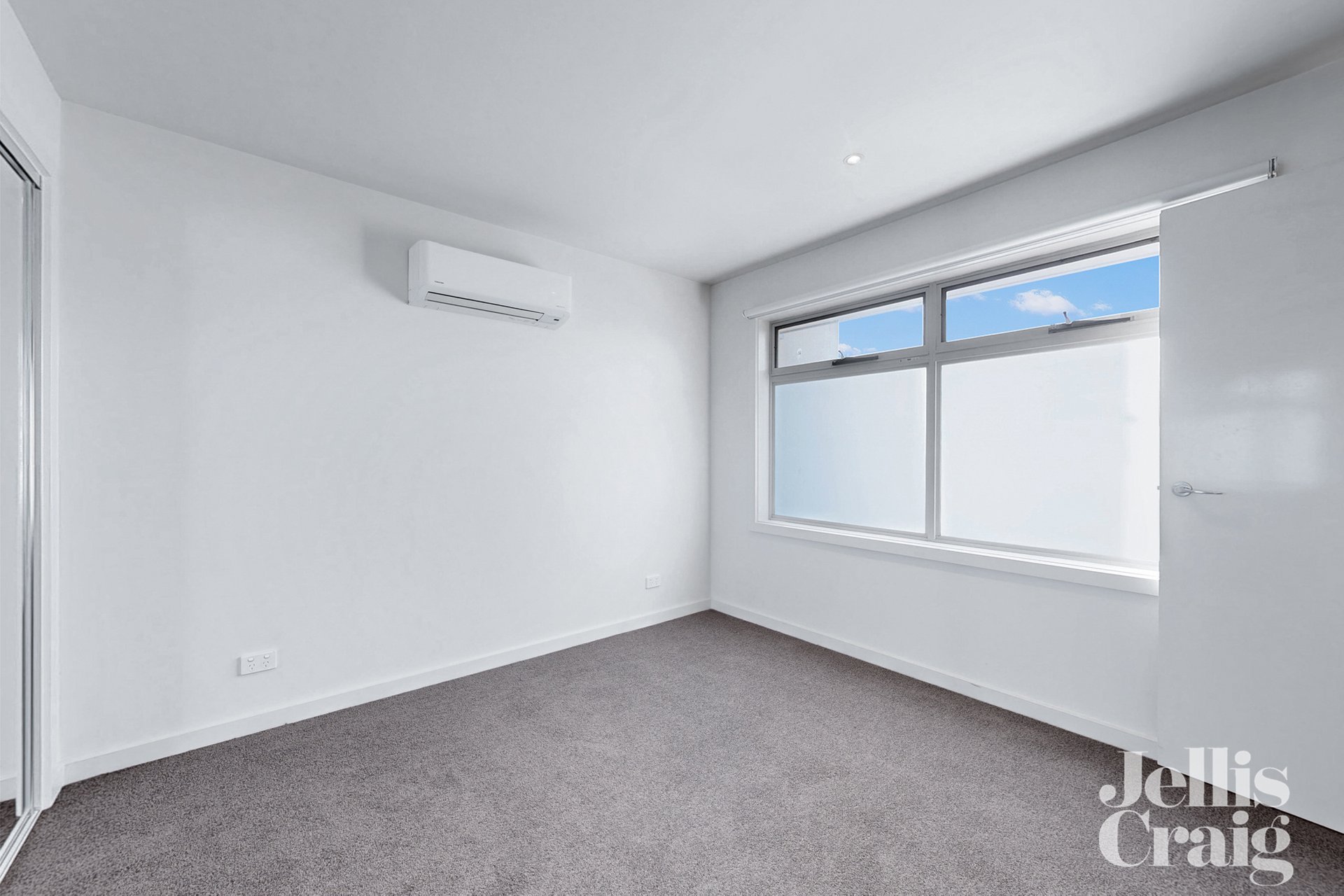 2/33 Graham Avenue, Mckinnon image 11
