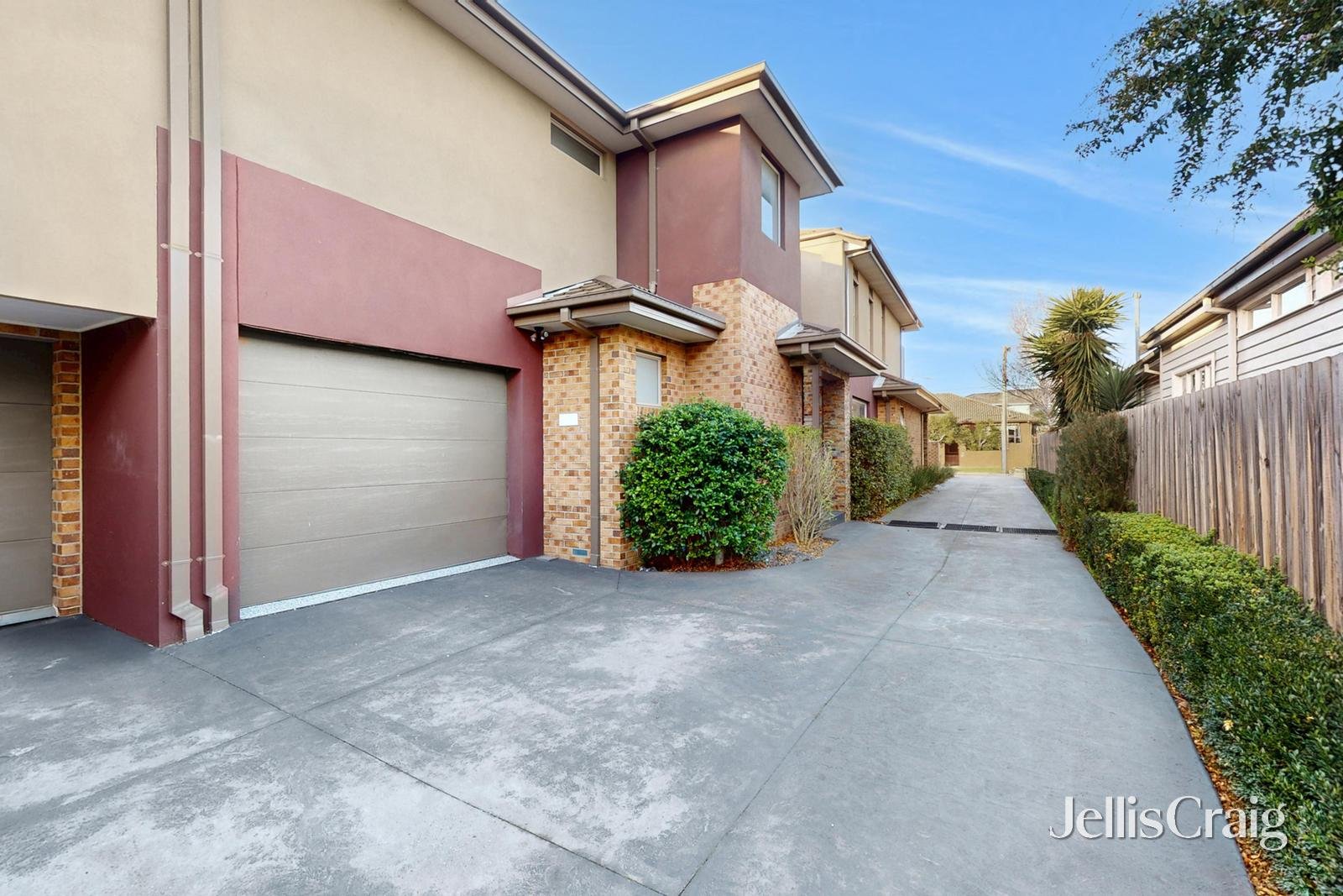 2/33 Graham Avenue, Mckinnon image 1