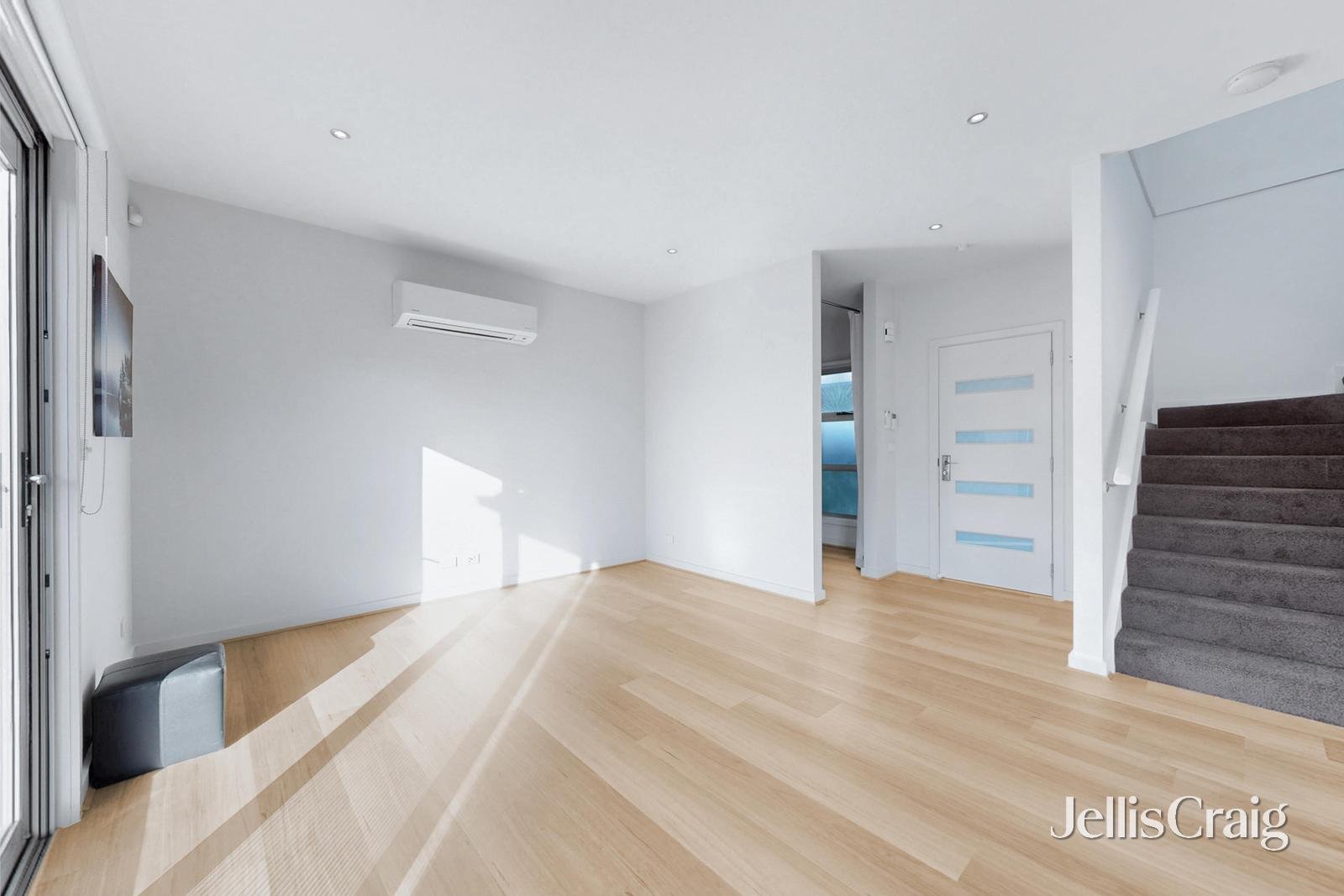 2/33 Graham Avenue, Mckinnon image 2