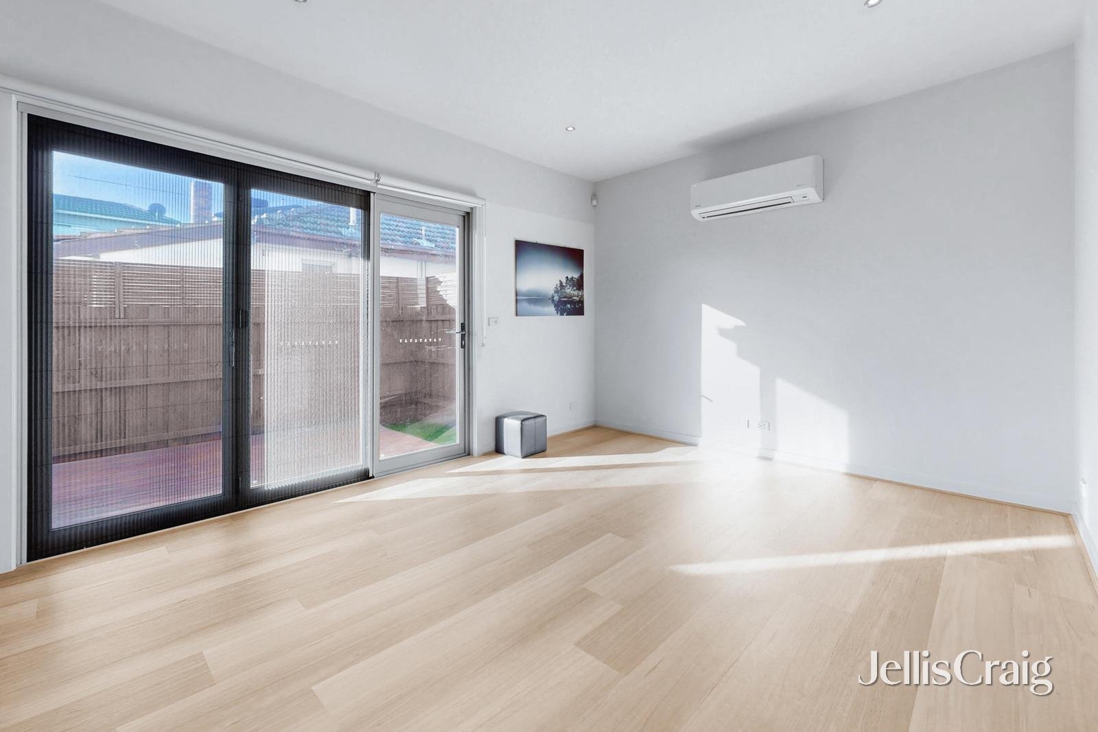 2/33 Graham Avenue, Mckinnon image 3