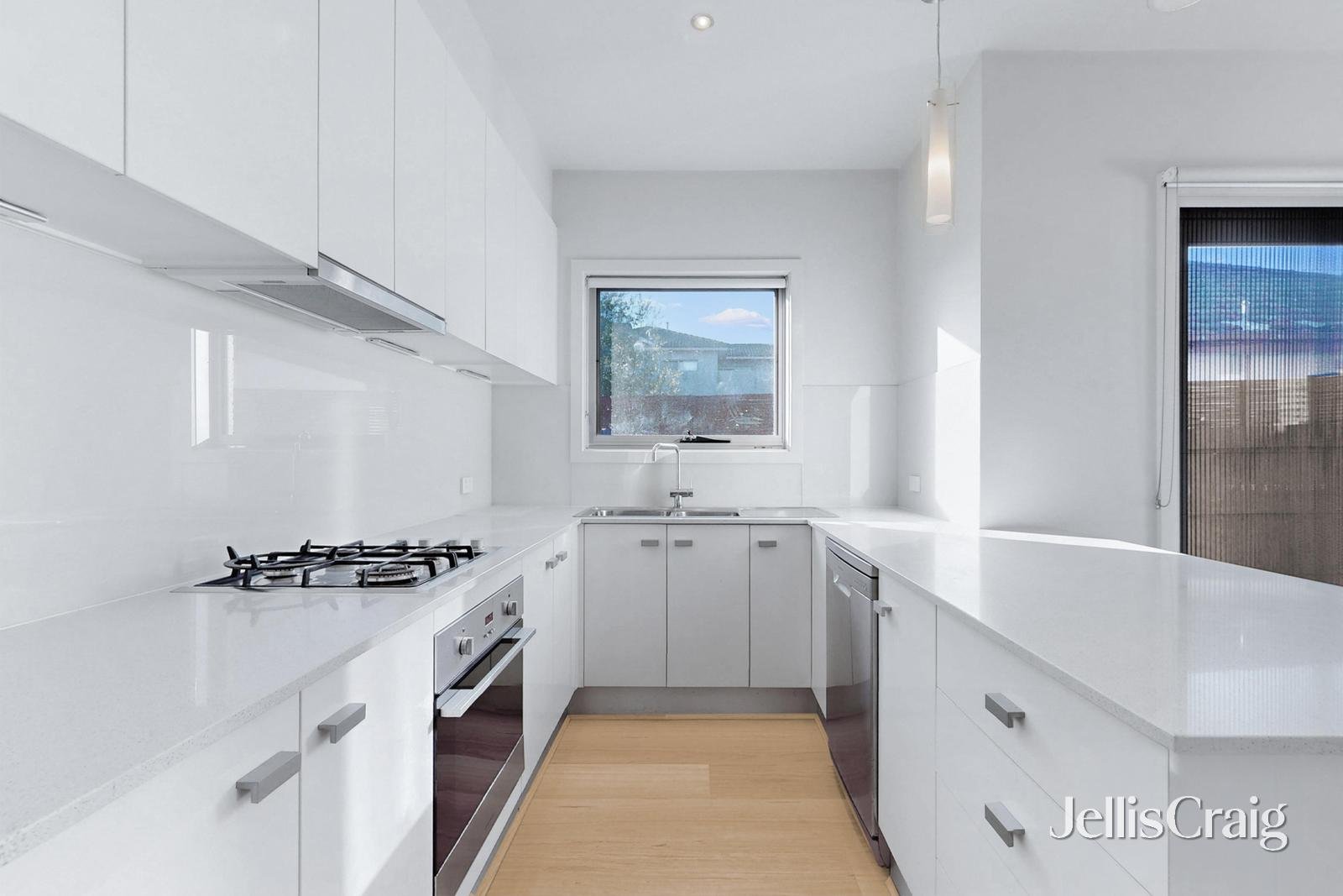2/33 Graham Avenue, Mckinnon image 7