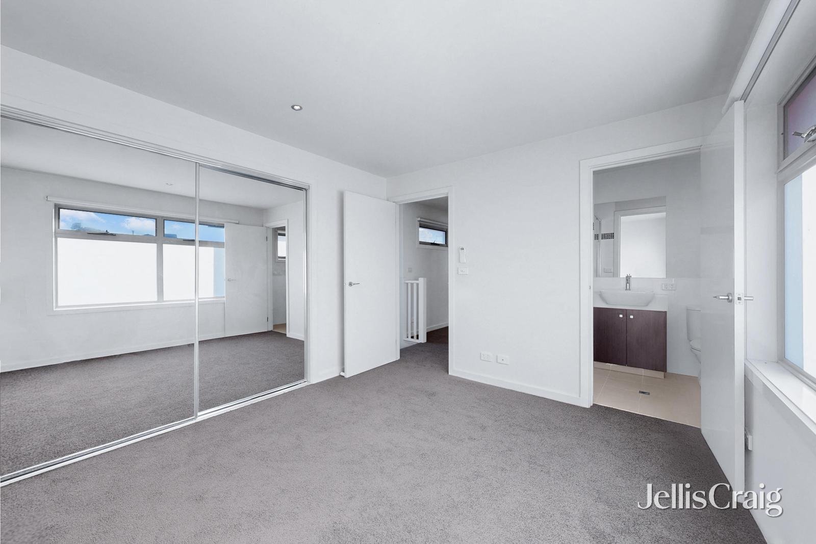 2/33 Graham Avenue, Mckinnon image 11