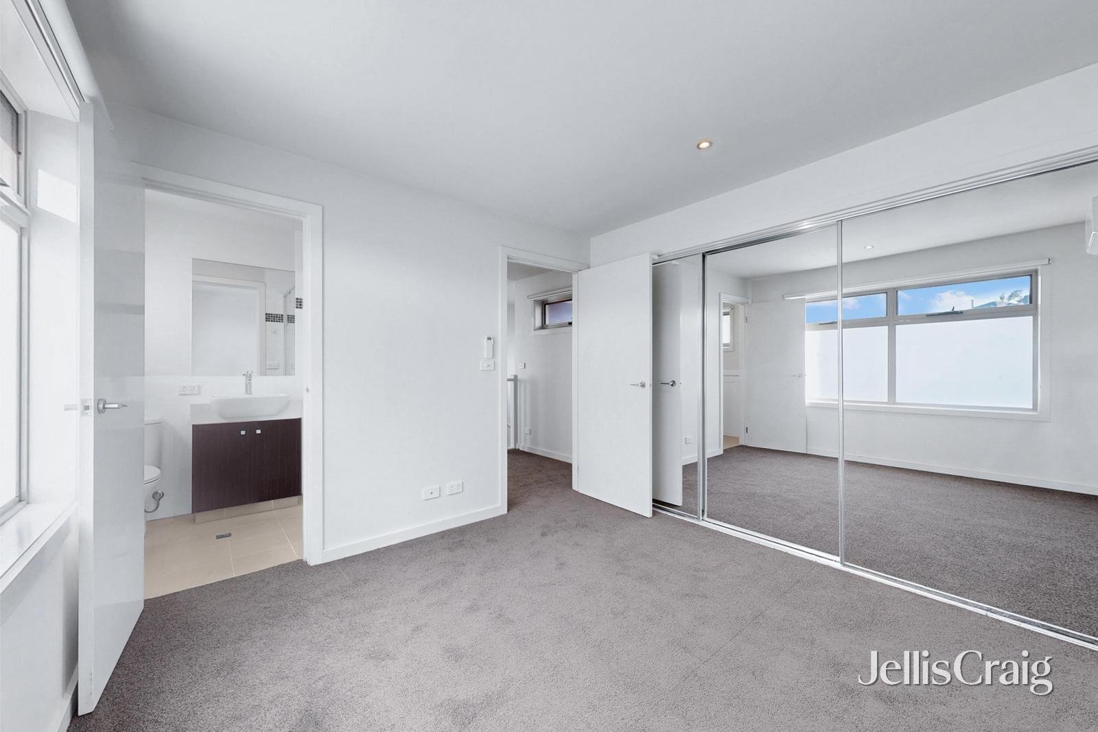 2/33 Graham Avenue, Mckinnon image 12