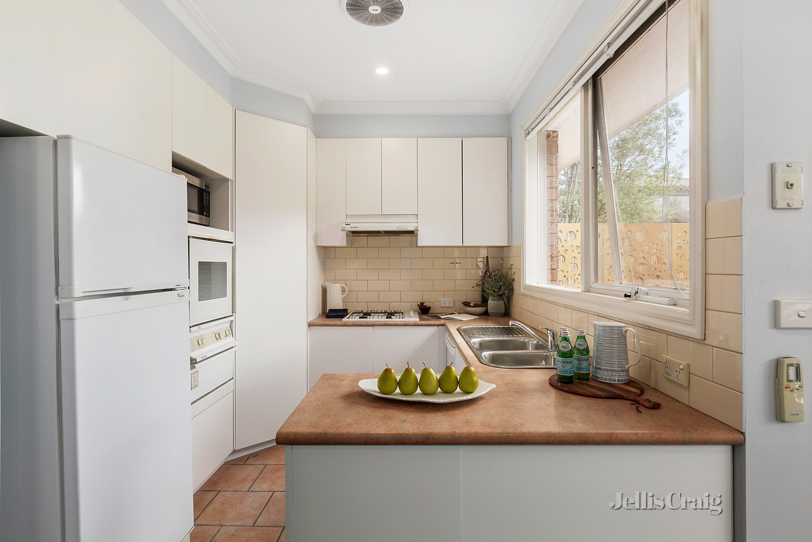 2/33 Irymple Avenue, Kew East image 4