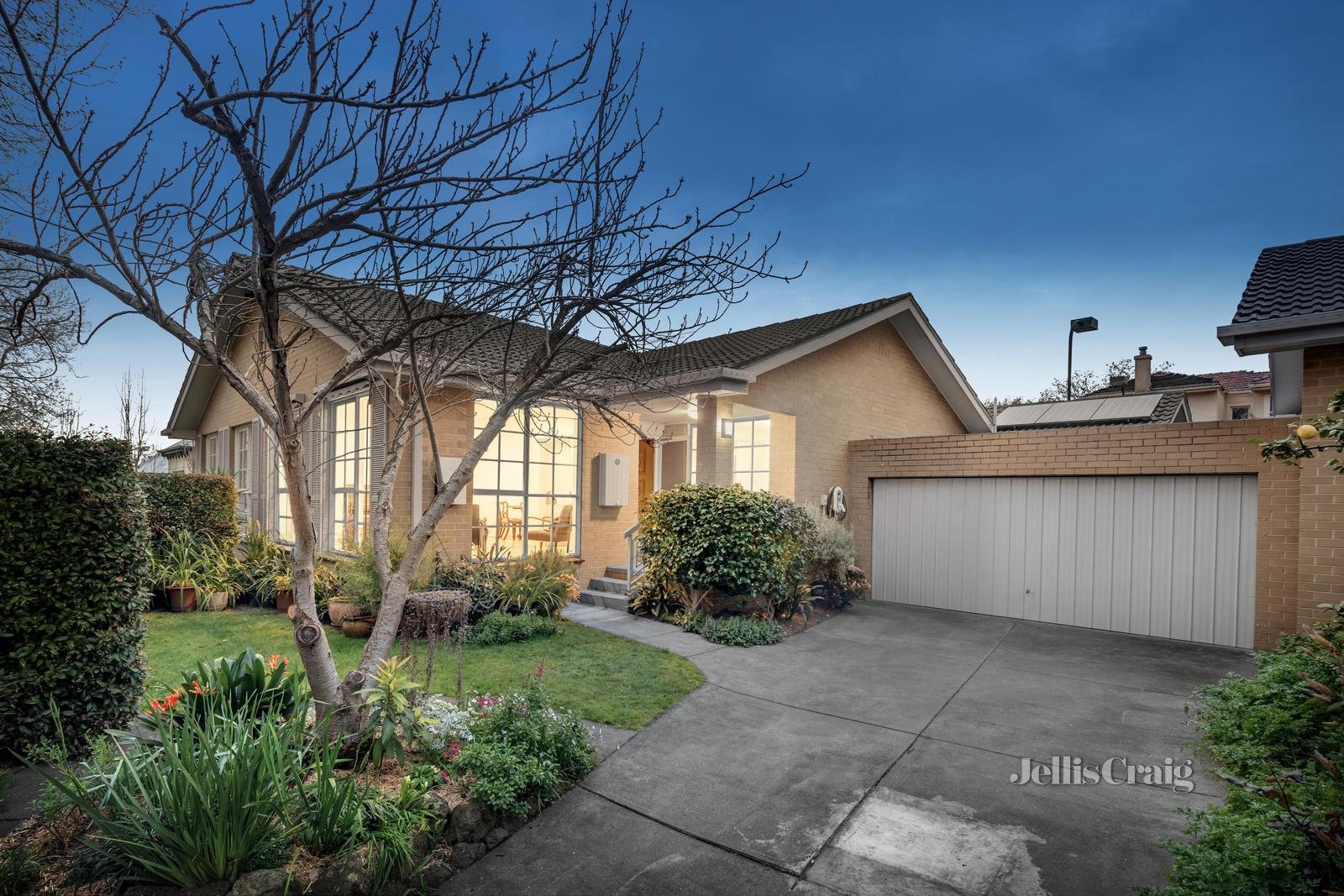 2/33 Kent Road, Surrey Hills image 1