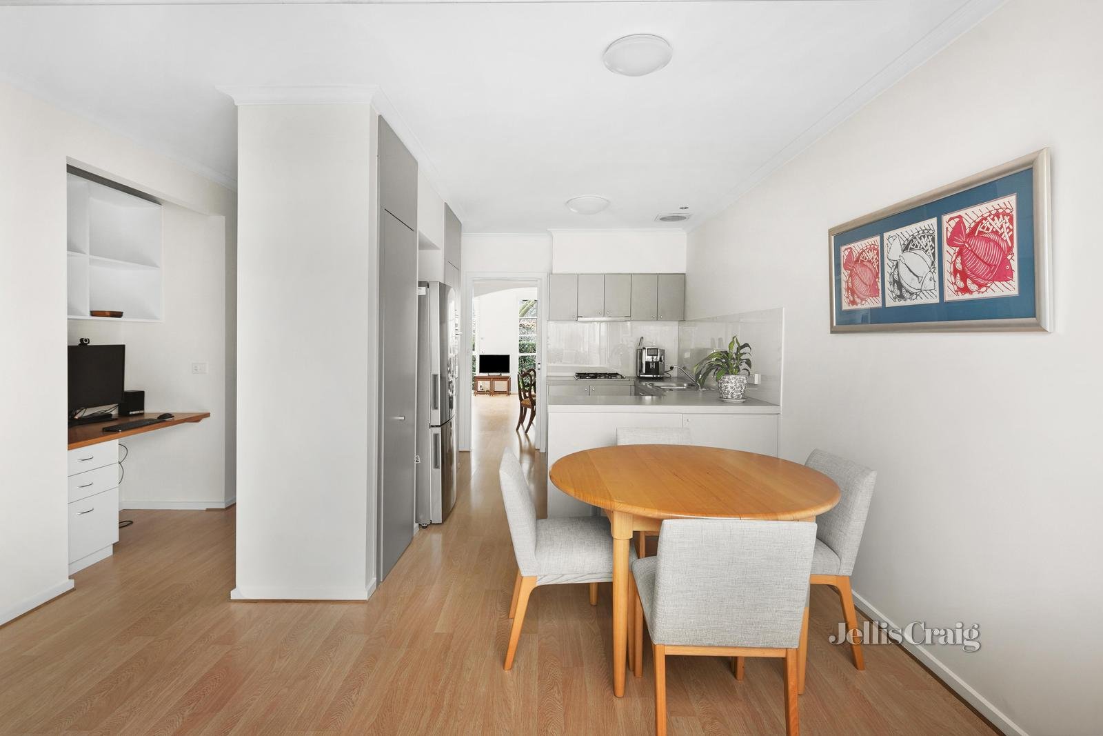 2/33 Kent Road, Surrey Hills image 3